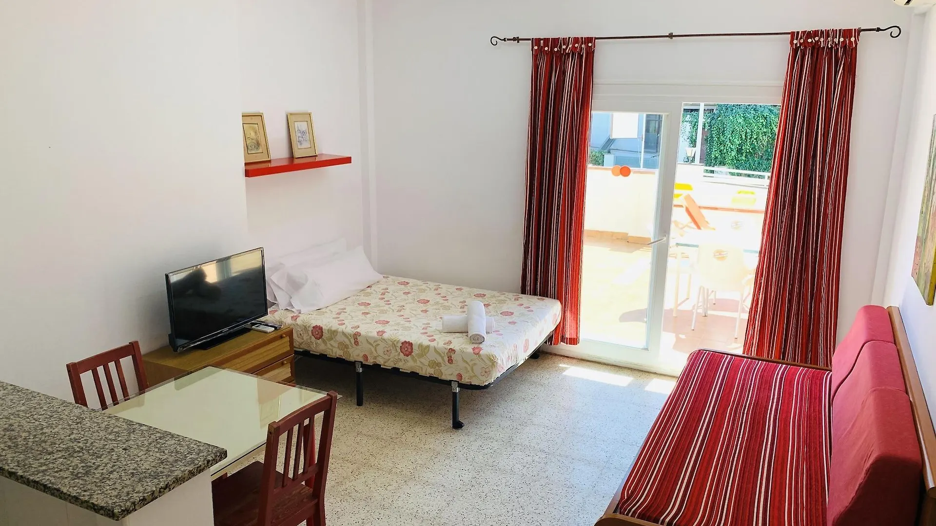 Eva Apartments Lloret de Mar Spagna